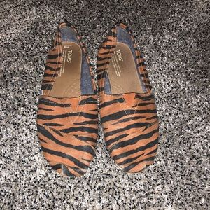 Tiger print Toms